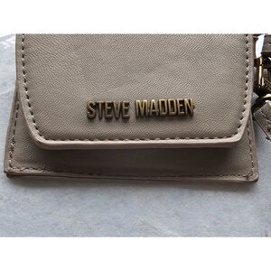 STEVE MADDEN WALLET MIRROR ZIP CARD CASE HOLDER WRISTLET CLUTCH BAG BEIGE TAN